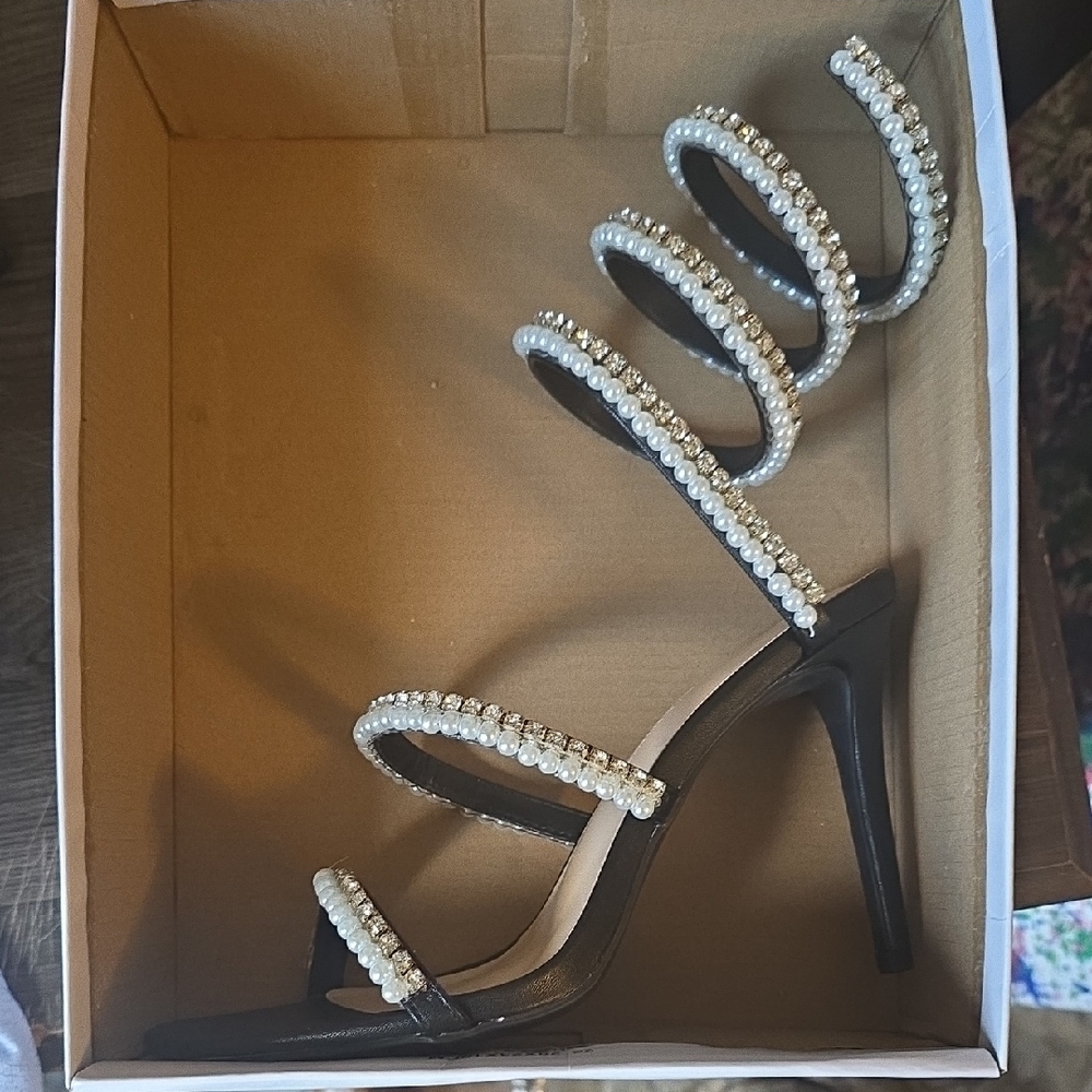 Chic Black Pearl-Adorned Women's Heels